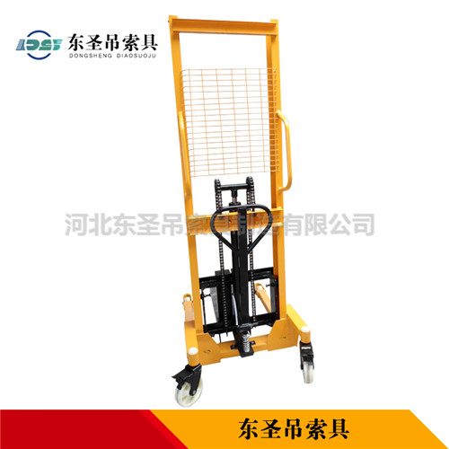 手動液壓堆高車供應(yīng)廠家展示三款不同產(chǎn)品對比圖--河北東圣吊索具制造有限公司--小型攪拌機(jī)|石材夾具|液壓堆高車|手動叉車