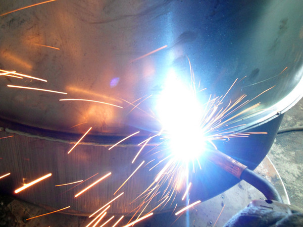 220v移動式小型攪拌機焊接展示--河北東圣吊索具制造有限公司--小型攪拌機|石材夾具|液壓堆高車|手動叉車