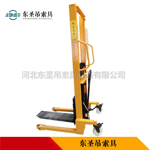 重型手動(dòng)液壓堆高車產(chǎn)品側(cè)面展示--河北東圣吊索具制造有限公司--小型攪拌機(jī)|石材夾具|液壓堆高車|手動(dòng)叉車 重型手動(dòng)液壓堆高車產(chǎn)品側(cè)面展示--河北東圣吊索具制造有限公司--小型攪拌機(jī)|石材夾具|液壓堆高車|手動(dòng)叉車