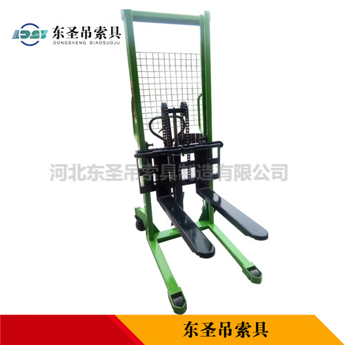 液壓手動堆垛車側(cè)面產(chǎn)品展示--河北東圣吊索具制造有限公司--液壓堆高車|手動叉車|小型攪拌機(jī)|石材夾具