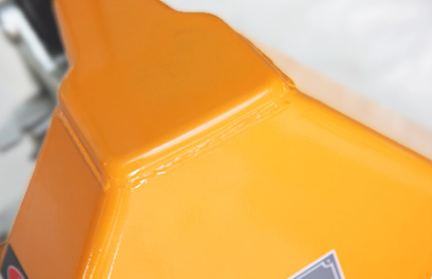 手動(dòng)叉車(chē)圖片展示焊接細(xì)節(jié)--河北東圣吊索具制造有限公司--手動(dòng)叉車(chē)|液壓堆高車(chē)|小型攪拌機(jī)|石材夾具