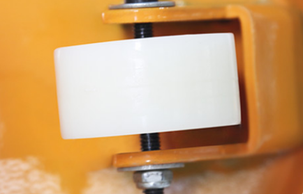 手動(dòng)叉車(chē)圖片展示手動(dòng)叉車(chē)行走輪--河北東圣吊索具制造有限公司--手動(dòng)叉車(chē)|液壓堆高車(chē)|小型攪拌機(jī)|石材夾具