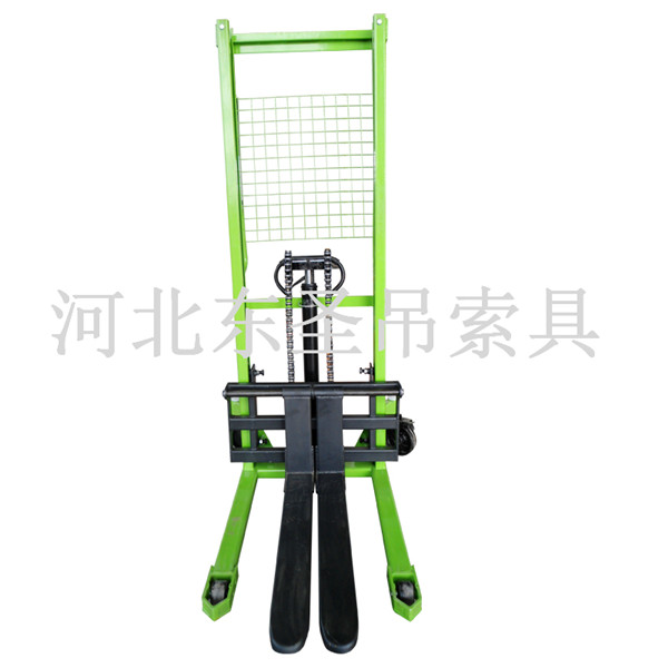 3噸液壓堆高車--河北東圣吊索具制造有限公司--液壓堆高車|手動(dòng)叉車|石材夾具|小型攪拌機(jī) 3噸液壓堆高車--河北東圣吊索具制造有限公司--液壓堆高車|手動(dòng)叉車|石材夾具|小型攪拌機(jī)